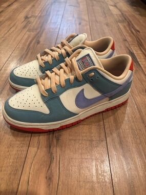 Nike Dunks low!!